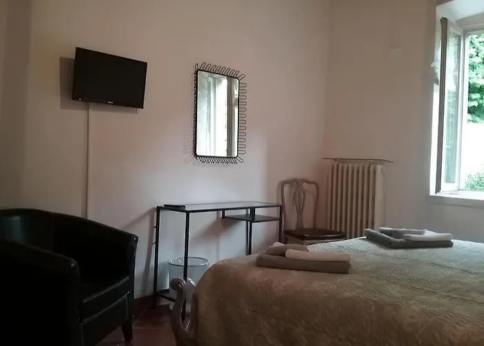 Artemisia Antique Rooms Fara